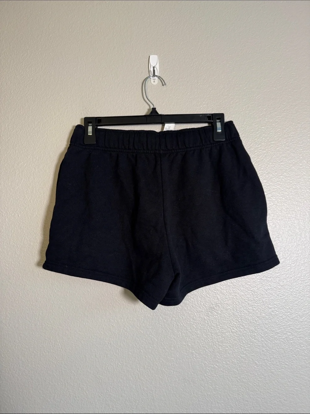 ALO Yoga Accolade Shorts in Black - XS